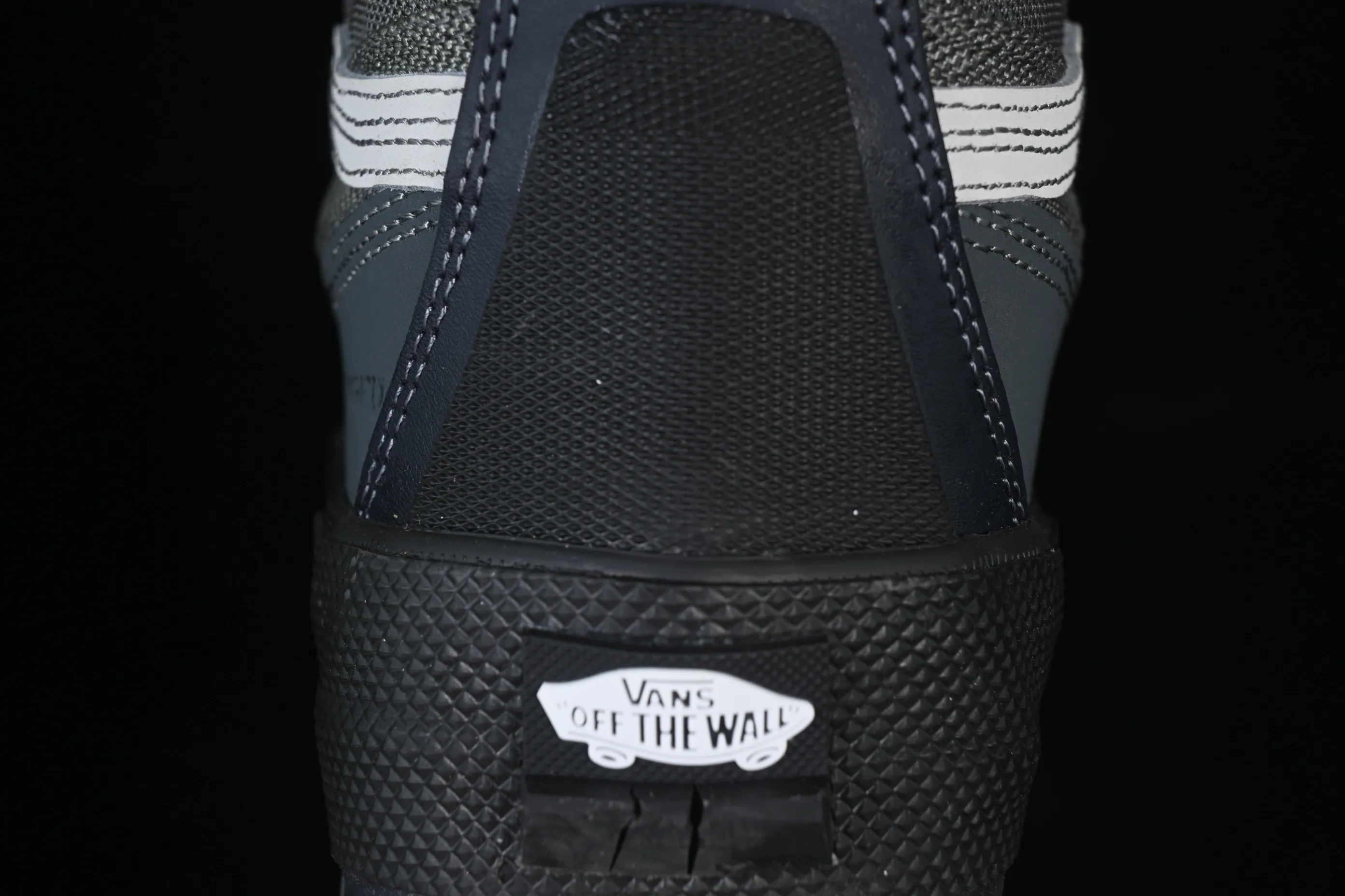 All categories Vans Vans series Vans Hi Vans high-top Vans Sk8-Hi Gore Te Outdoor adventure series round-toe lace-up high-top outdoor functional casual shoes VN0A5I116MP